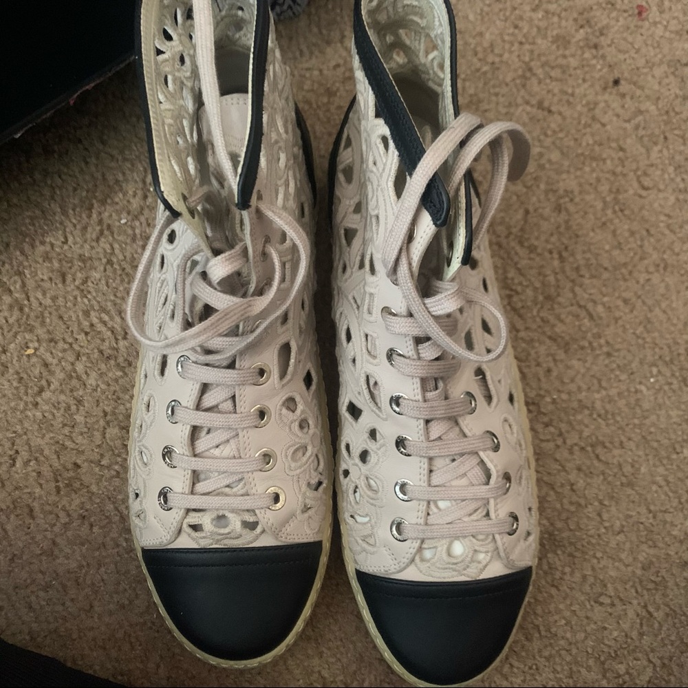 Chanel cut out Flower Sneakers - Picture 9 of 10